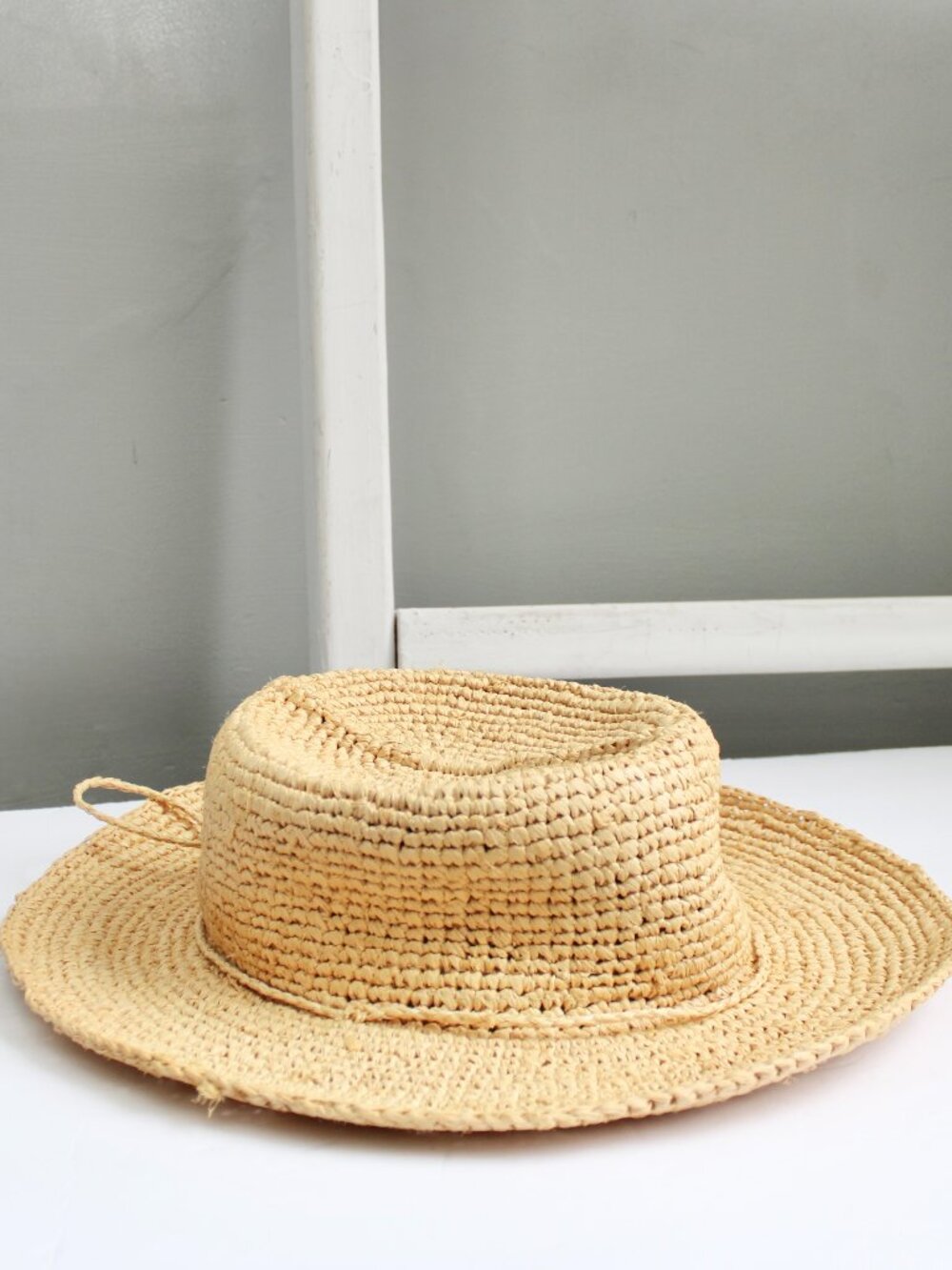 Orvis Crochet Raffia Packable Straw Sun Brim Hat Bow-Tie Accent Tan